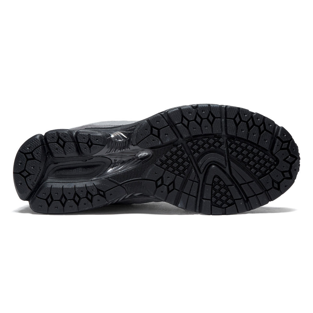 New Balance 2002R Shoes - Black/Silver Metallic