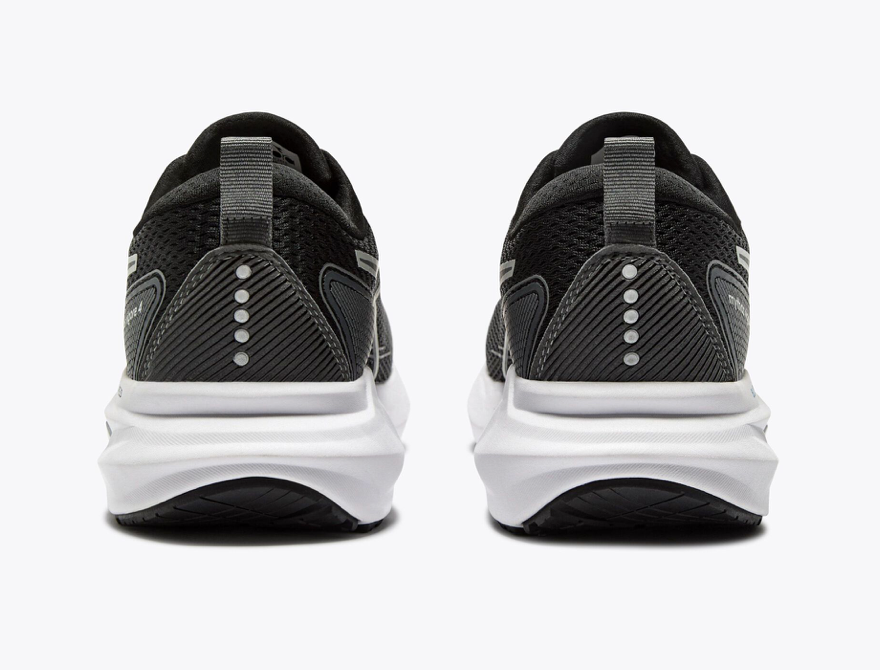 Women's Diadora Mythos Blushield Vigore 4 (Final Sale)