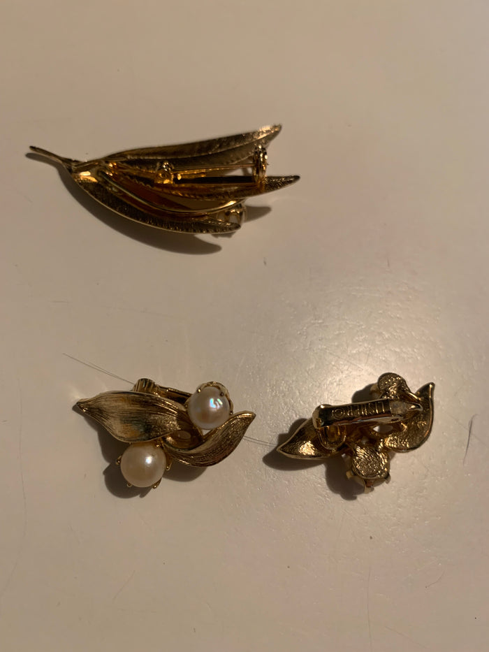 Flower and Faux Pearl Brooch and Earrings circa 1970s
